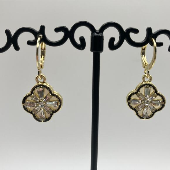 NWOT! 4 Leaf Clover Crystal Gold-Tone Dangle 1 1/8" Earrings! - Picture 5 of 8